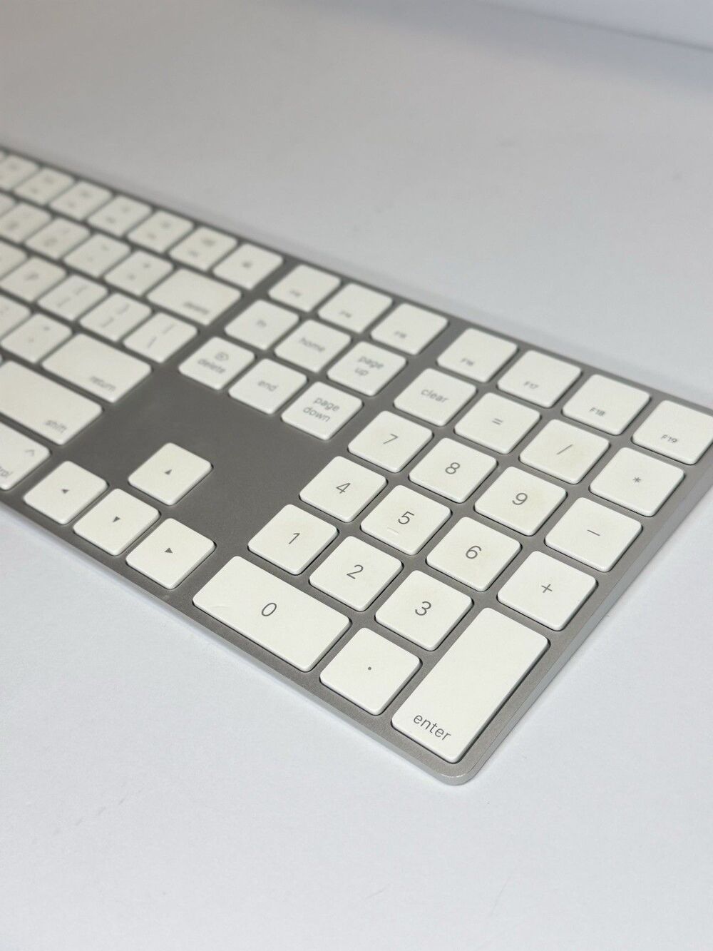 Apple Wireless Magic Keyboard with Numeric Pad Silver A1843 - Picture 5 of 9